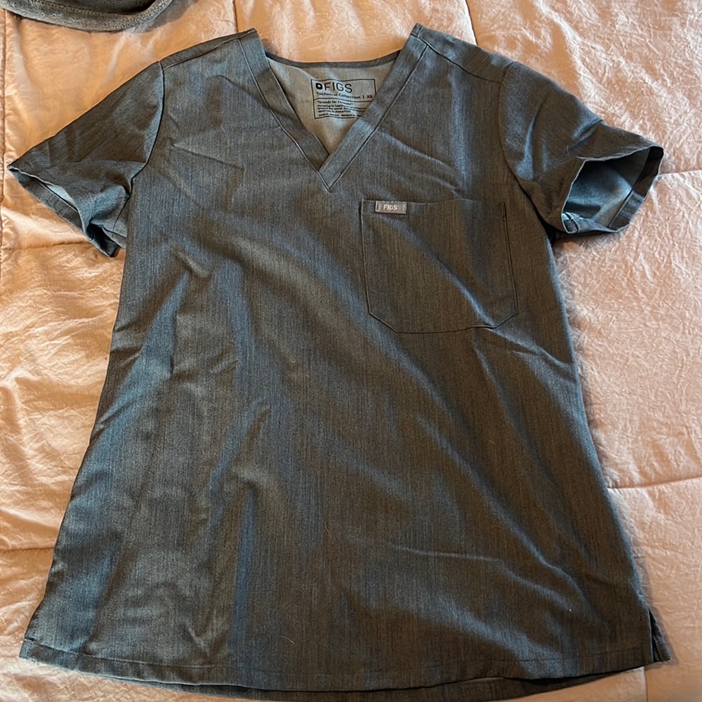 Figs graphite scrub top